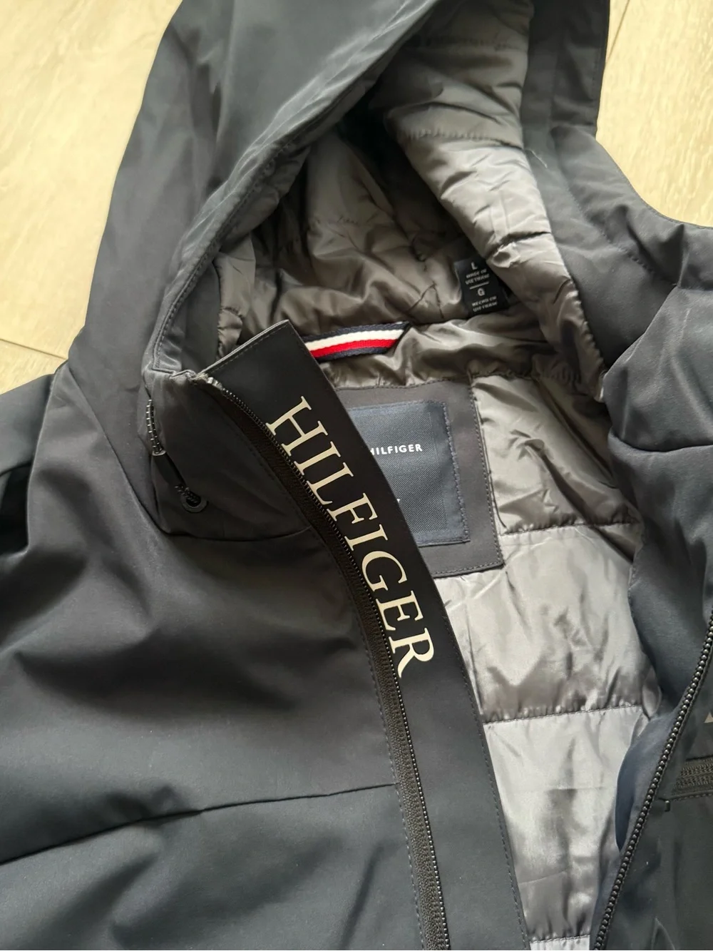 Tommy Hilfiger Men's Black Hooded Raincoat size L